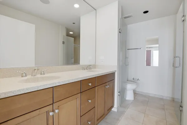 $875,000 | 130 North Garland Court, Unit 1803, Chicago, IL 60602