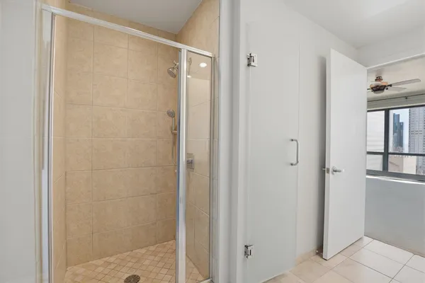 $875,000 | 130 North Garland Court, Unit 1803, Chicago, IL 60602
