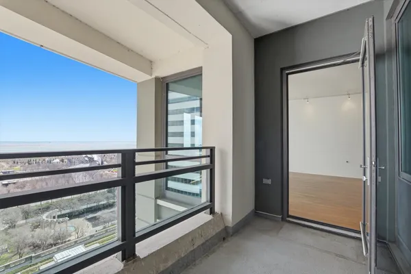 $875,000 | 130 North Garland Court, Unit 1803, Chicago, IL 60602
