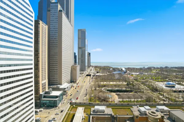 $875,000 | 130 North Garland Court, Unit 1803, Chicago, IL 60602