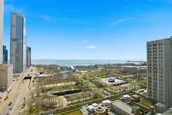 $875,000 | 130 North Garland Court, Unit 1803, Chicago, IL 60602