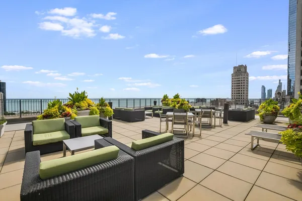 $875,000 | 130 North Garland Court, Unit 1803, Chicago, IL 60602