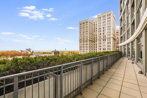 $875,000 | 130 North Garland Court, Unit 1803, Chicago, IL 60602