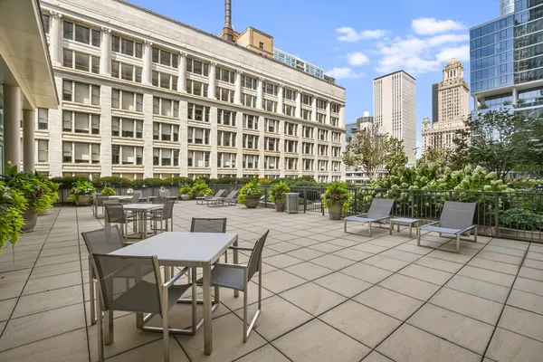$875,000 | 130 North Garland Court, Unit 1803, Chicago, IL 60602