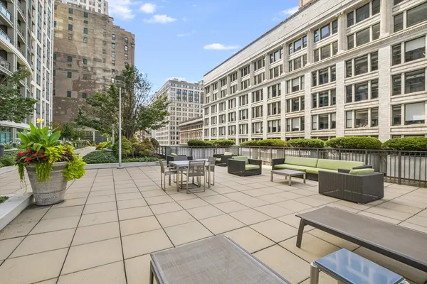 $875,000 | 130 North Garland Court, Unit 1803, Chicago, IL 60602