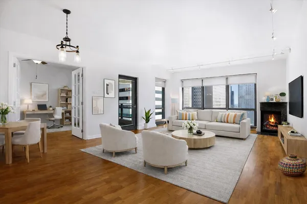 $875,000 | 130 North Garland Court, Unit 1803, Chicago, IL 60602