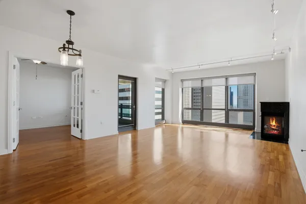 $875,000 | 130 North Garland Court, Unit 1803, Chicago, IL 60602