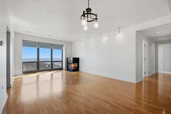 $875,000 | 130 North Garland Court, Unit 1803, Chicago, IL 60602