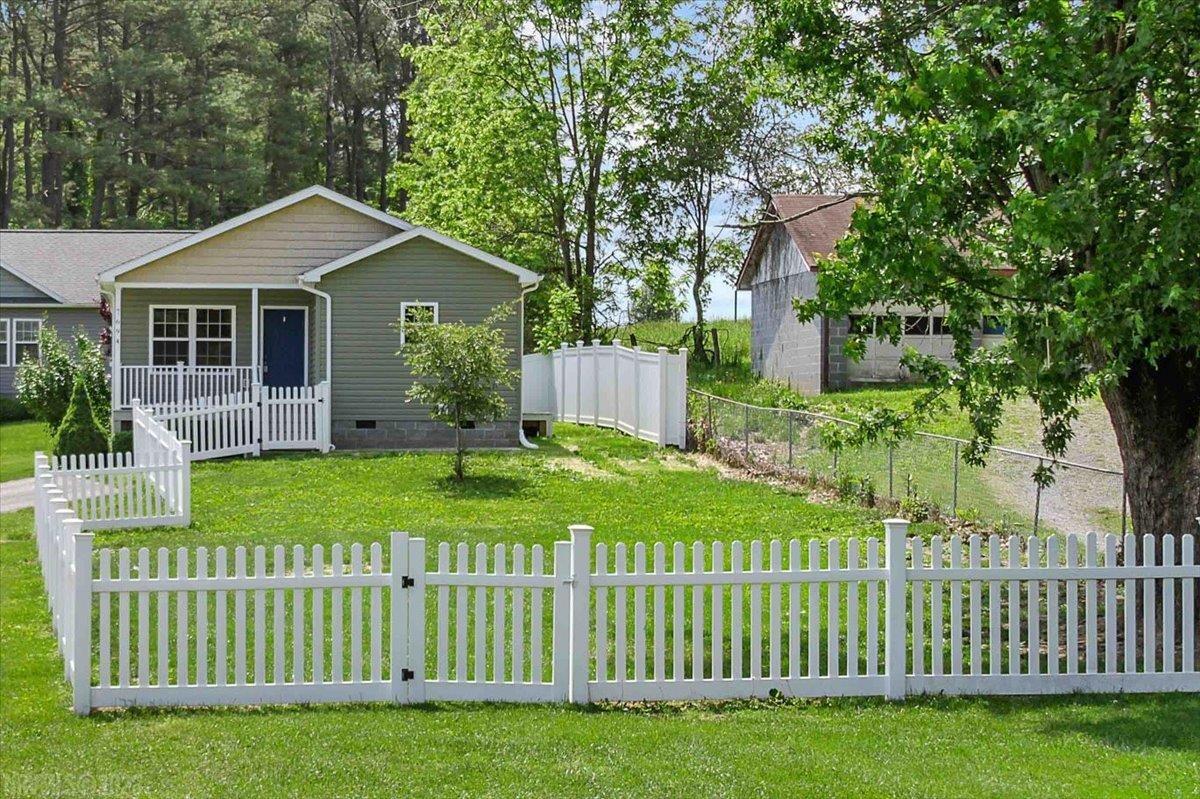 7694 Brooklyn Road Radford, VA 24141 - Photo 5 of 45 Gallery Image 5