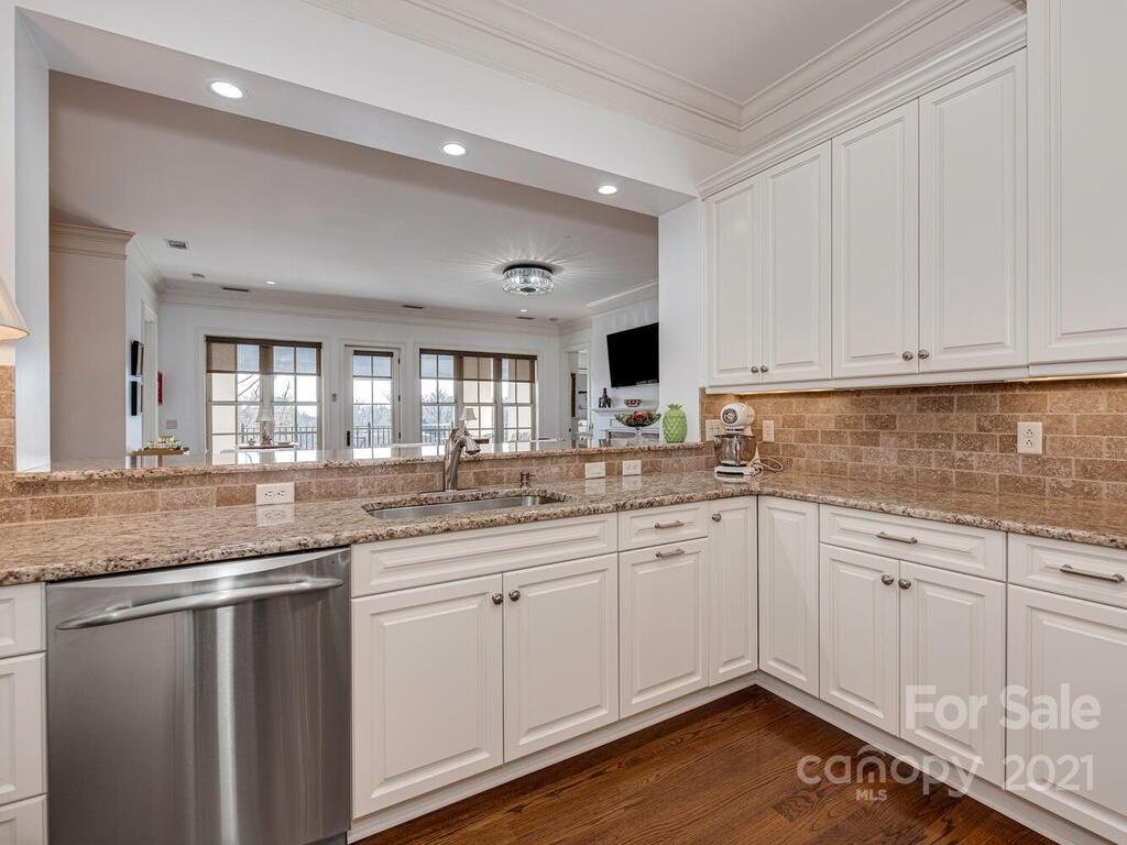 2823 Providence Road, Unit 256 Charlotte, NC 28211 - Photo 16 of 34 Gallery Image 16