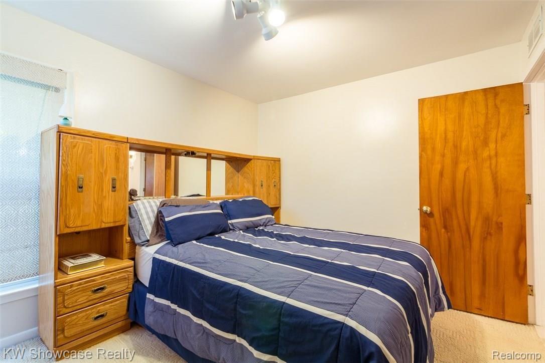 2584 Mcclintock Road Bloomfield Hills, MI 48302 - Photo 19 of 41 Bedroom 2
