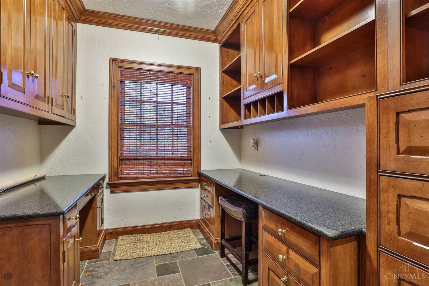 5905 Drake Road Cincinnati, OH 45243 - Photo 39 of 85