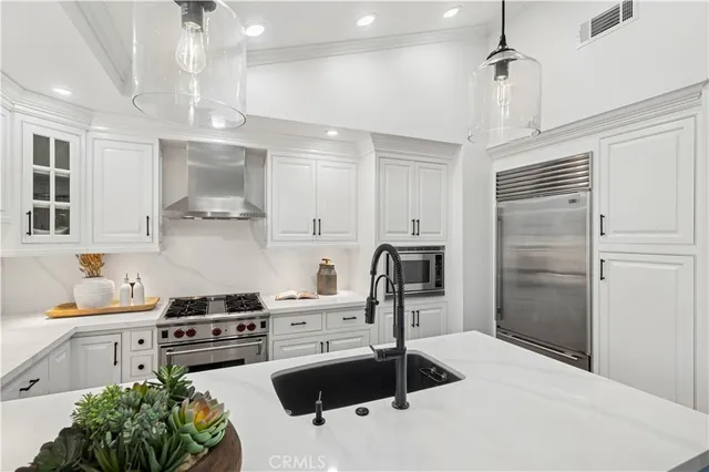 $2,895,000 | 990 Bayside Cove, Unit 609, Newport Beach, CA 92660