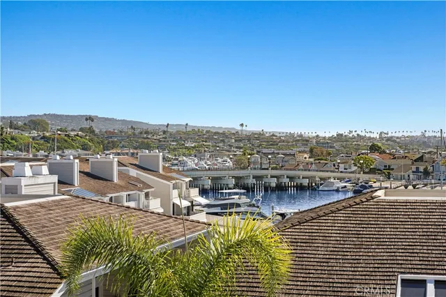$2,895,000 | 990 Bayside Cove, Unit 609, Newport Beach, CA 92660