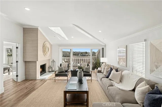 $2,895,000 | 990 Bayside Cove, Unit 609, Newport Beach, CA 92660