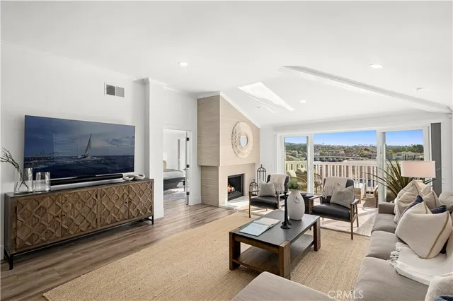 $2,895,000 | 990 Bayside Cove, Unit 609, Newport Beach, CA 92660