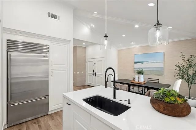 $2,895,000 | 990 Bayside Cove, Unit 609, Newport Beach, CA 92660