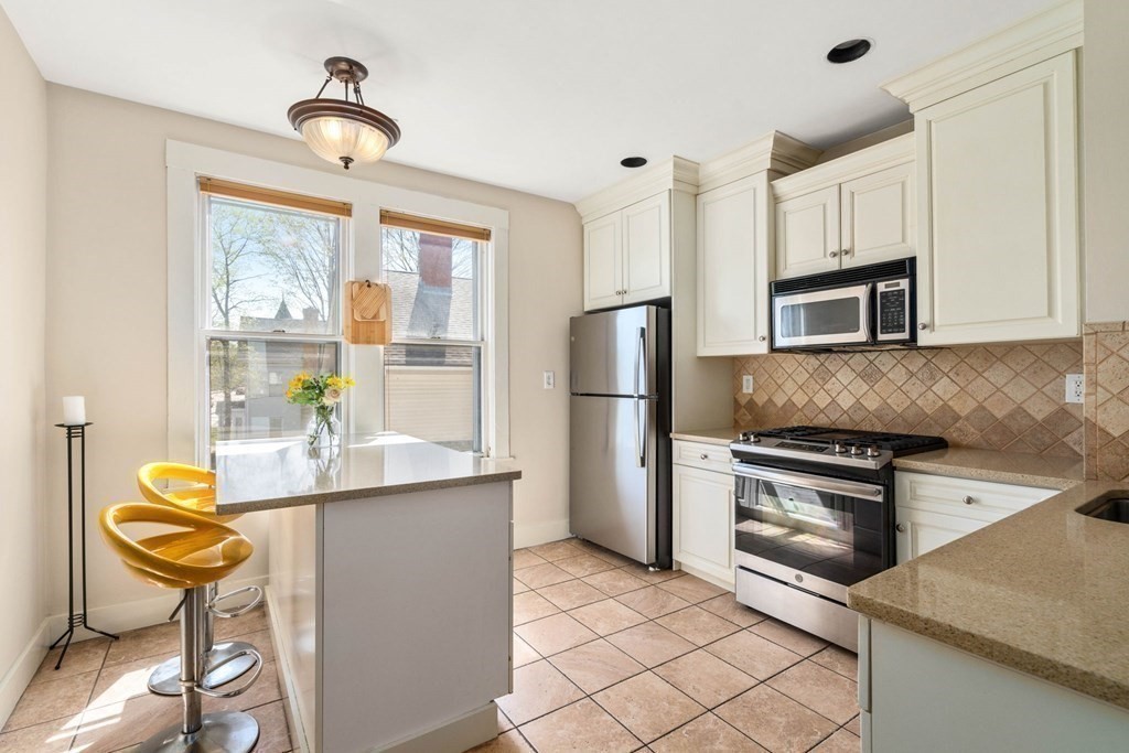 41 Walnut Street, Unit 41 Dedham, MA 02026 - Photo 4 of 38 Gallery Image 4