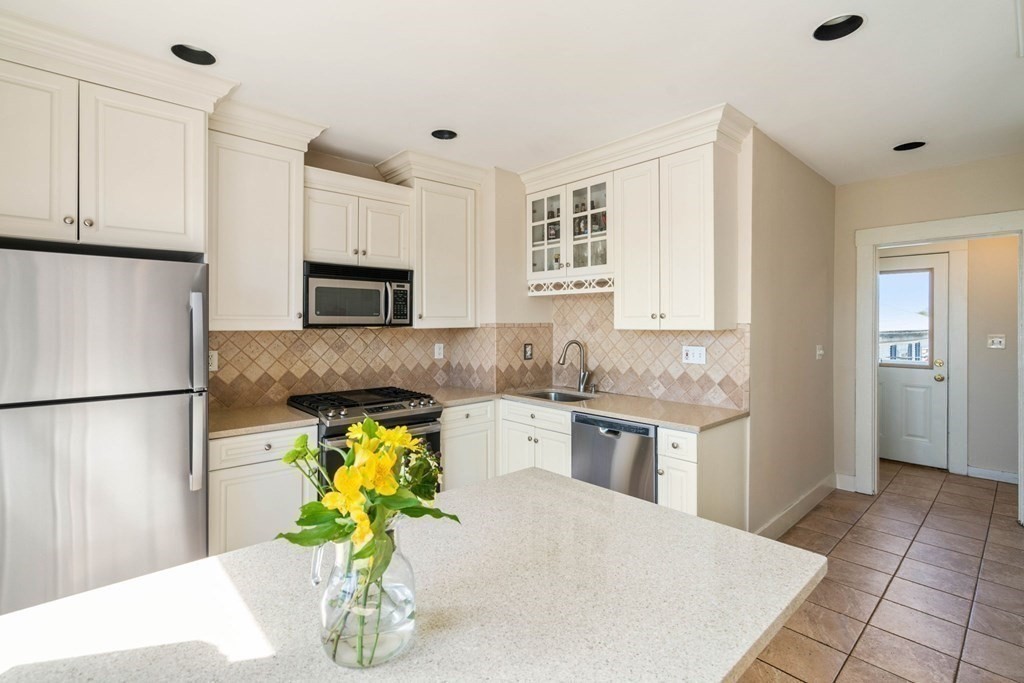 41 Walnut Street, Unit 41 Dedham, MA 02026 - Photo 5 of 38 Gallery Image 5