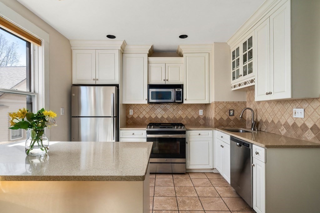 41 Walnut Street, Unit 41 Dedham, MA 02026 - Photo 6 of 38 Gallery Image 6