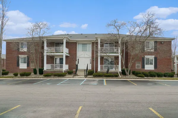 $125,000 | 2070 Fort Street, Unit G4, Trenton, MI 48183