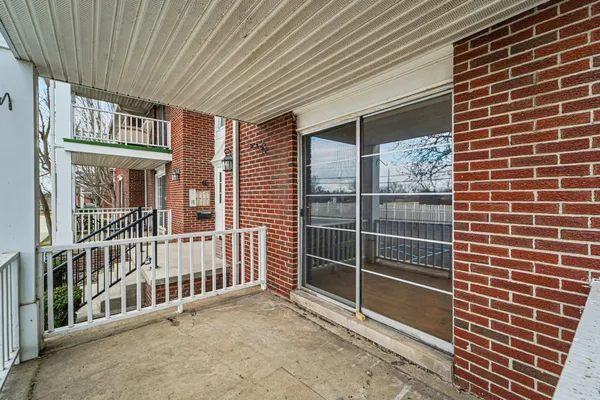 $125,000 | 2070 Fort Street, Unit G4, Trenton, MI 48183