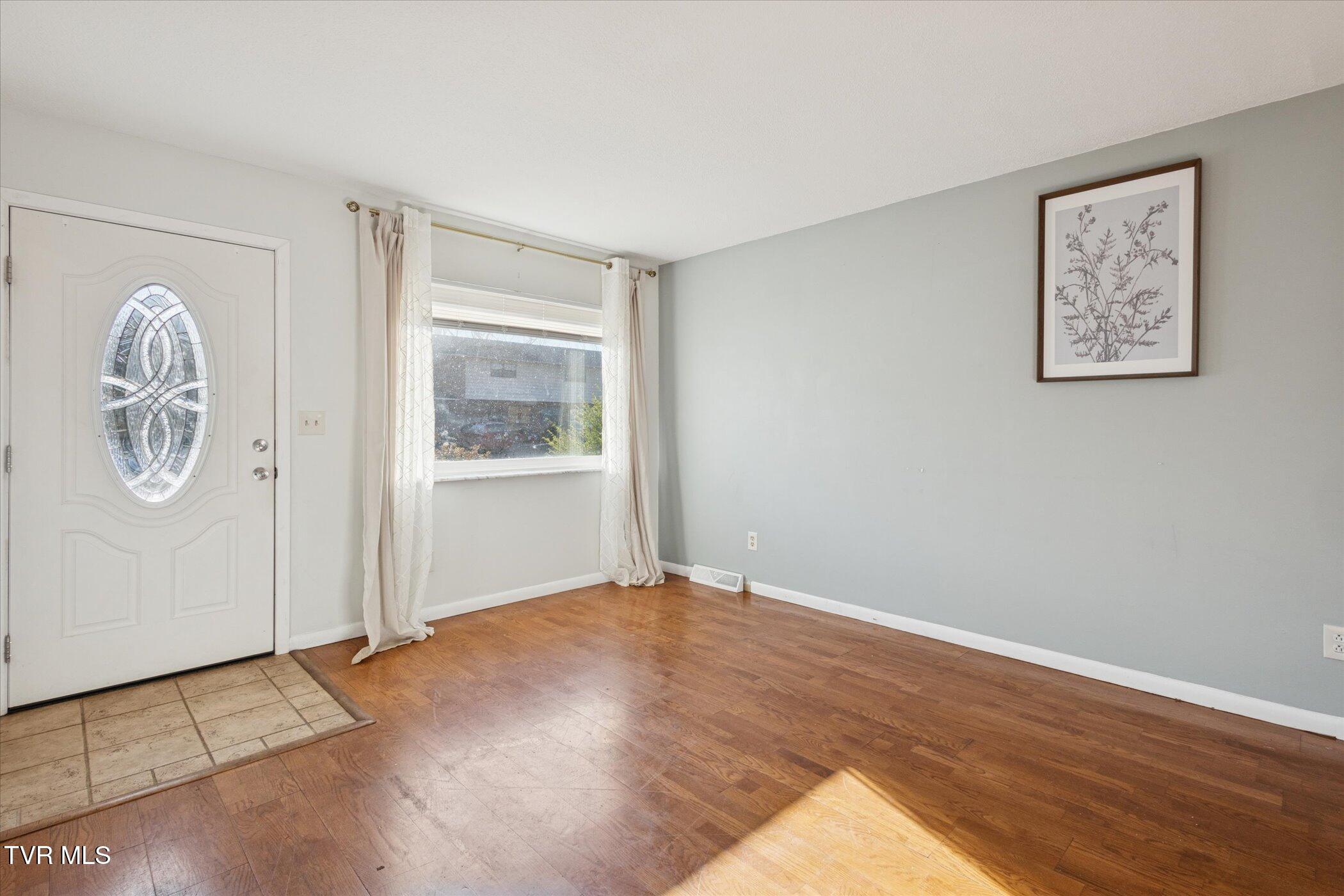 114 Colt Lane, Unit 6 Johnson City, TN 37601 - Photo 4 of 49 05