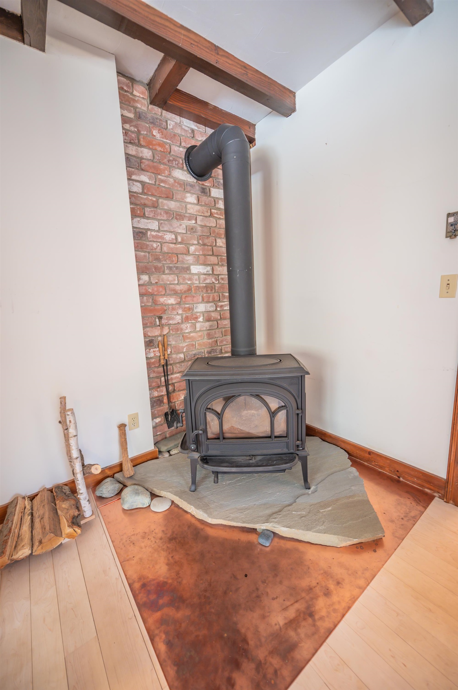 9 Prospect View Drive Dummerston, VT 05301 - Photo 4 of 40 Gallery Image 4