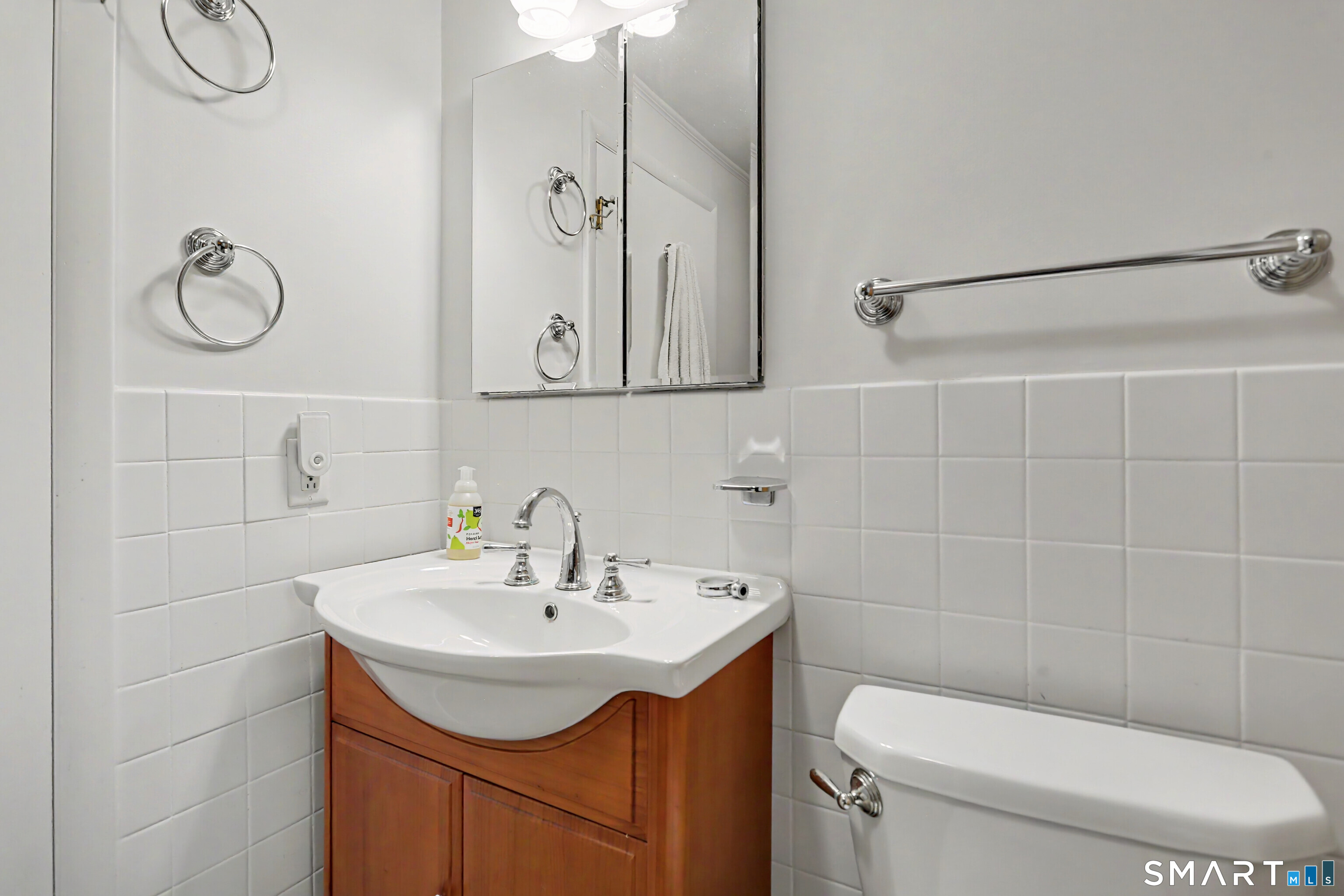 26 Spruce Mountain Road Danbury, CT 06810 - Photo 15 of 40 Powder Room