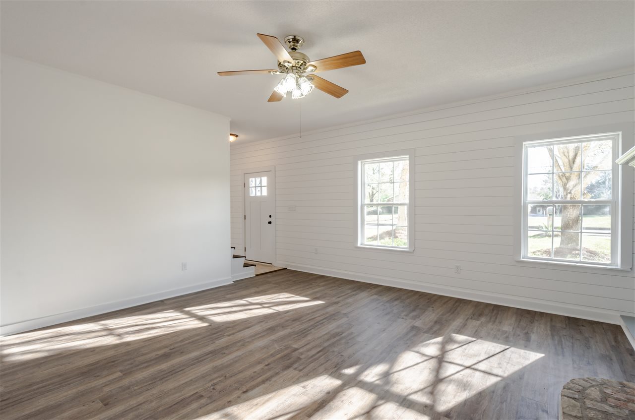 111 Robbins Boulevard Daphne, AL 36526 - Photo 10 of 34