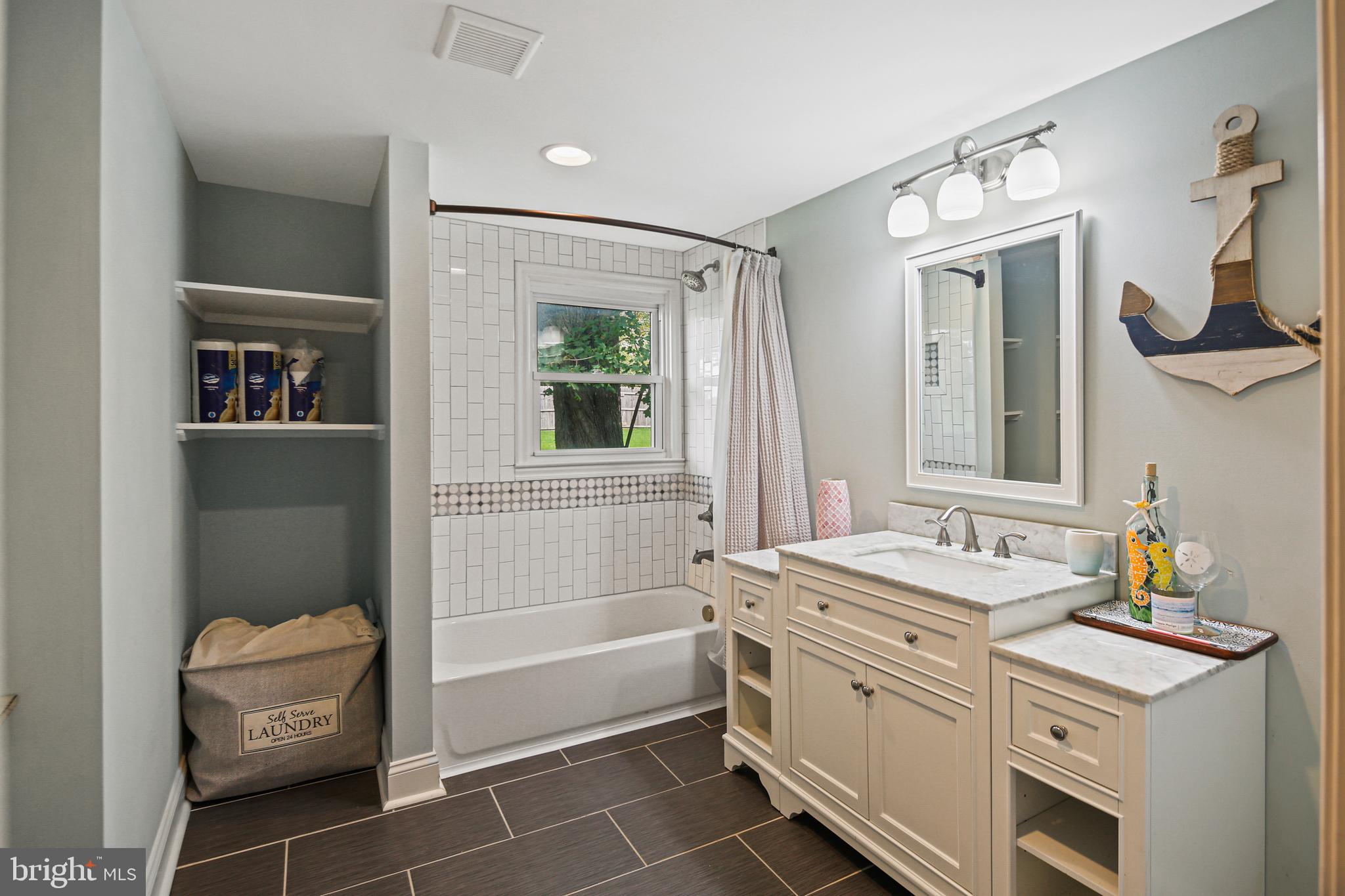 4535 Salem Bottom Road Westminster, MD 21157 - Photo 25 of 43 Hallway full bathroom