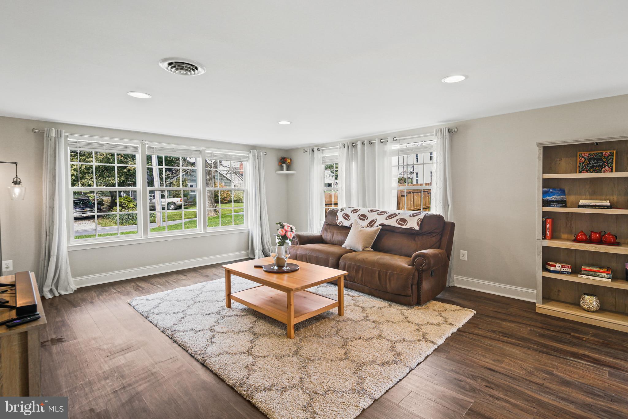4535 Salem Bottom Road Westminster, MD 21157 - Photo 4 of 43 Living room