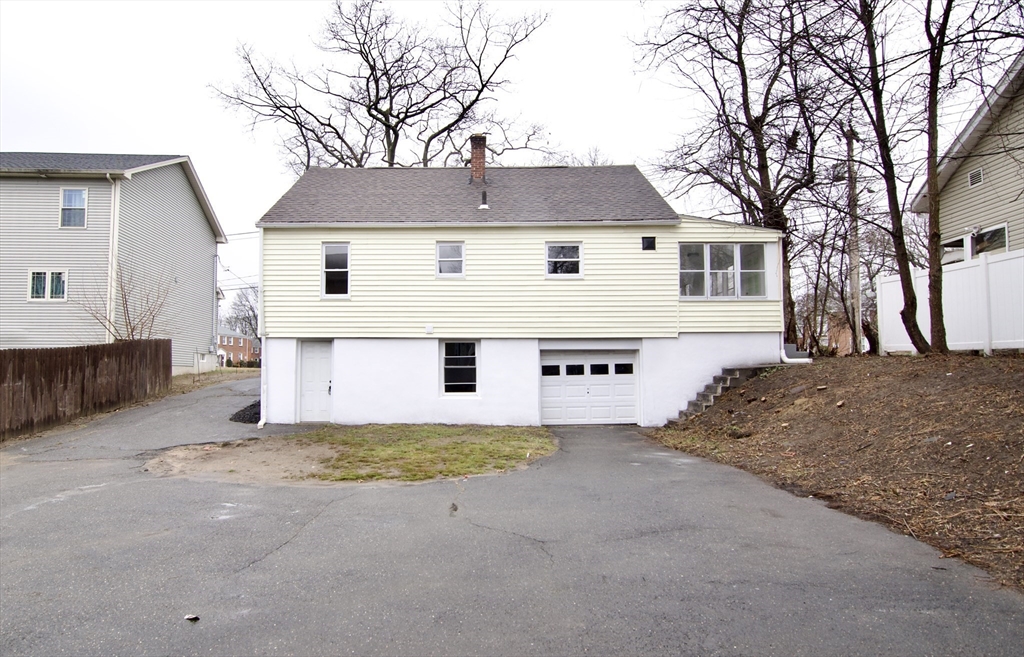 1295 Bay Street Springfield, MA 01109 - Photo 4 of 42 a house with a outdoor space