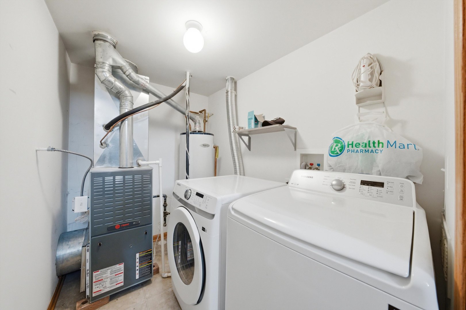 2450 Saddle Ridge Drive Joliet, IL 60432 - Photo 25 of 31 a utility room with dryer and washer