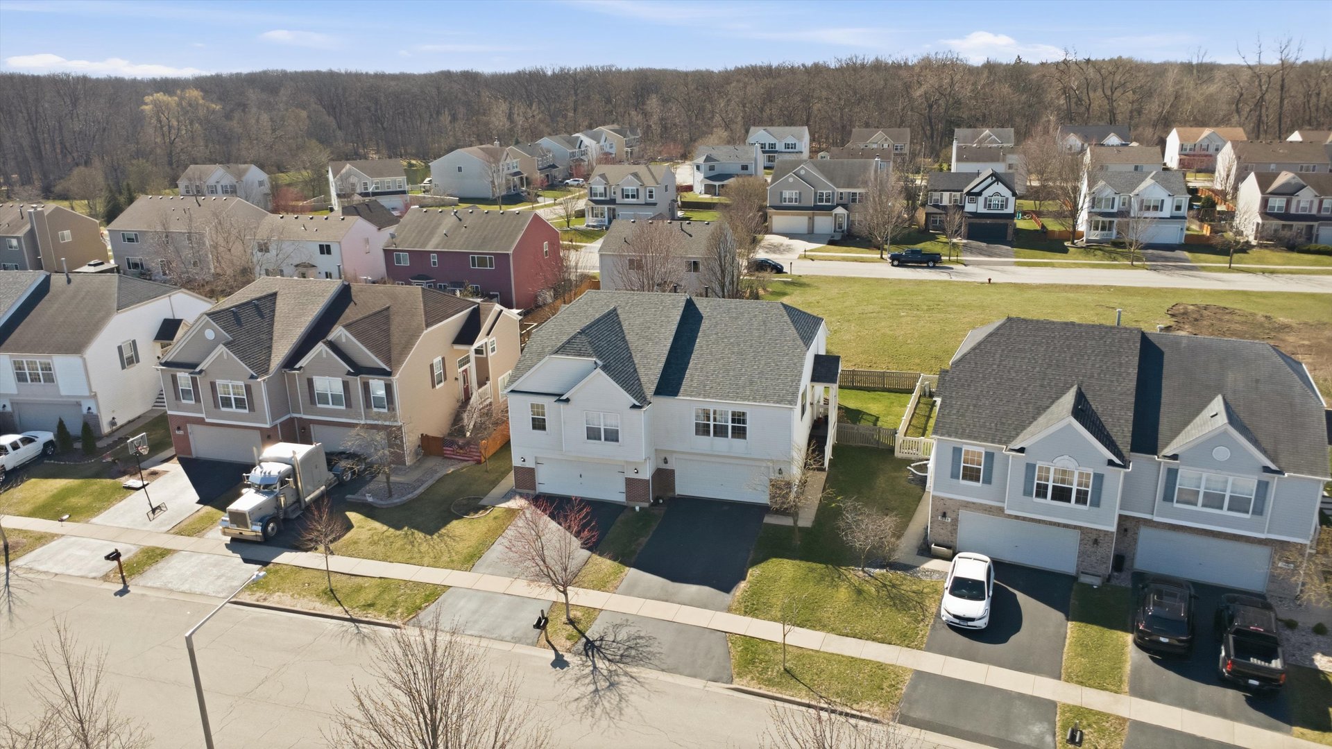 2450 Saddle Ridge Drive Joliet, IL 60432 - Photo 5 of 31 a view of a town with big houses