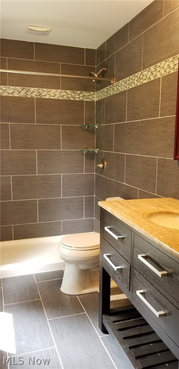 1261 Sand Run Road Akron, OH 44313 - Photo 19 of 32 The newly renovated master bath.