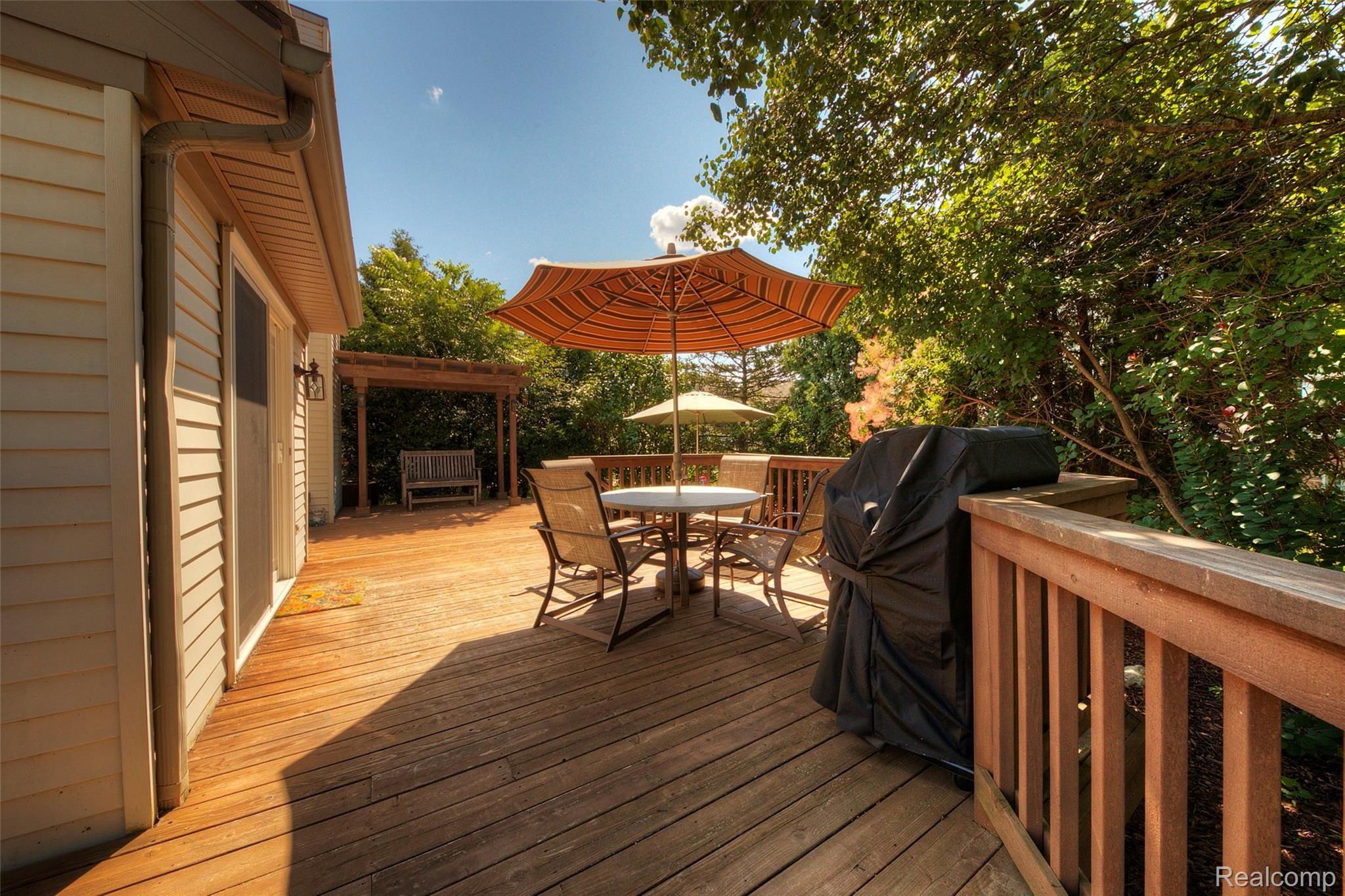 44501 Ridgefield Road Canton, MI 48188 - Photo 52 of 66 52 Deck.jpg