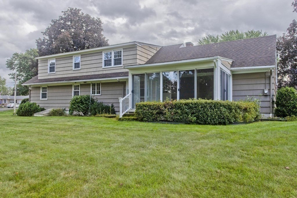 89 Richmond Road Ludlow, MA 01056 - Photo 4 of 30 Gallery Image 4