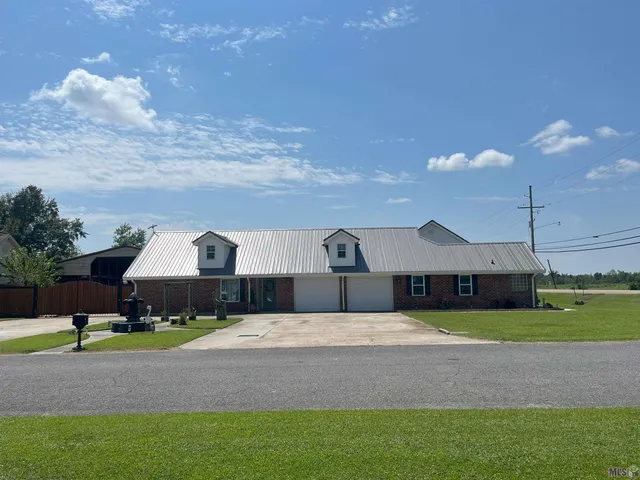 $485,000 | 102 Bayou Estates Drive, Des Allemands, LA 70030