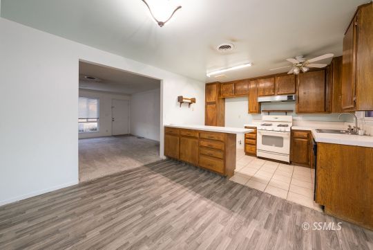 325 Mari Court Ridgecrest, CA 93555 - Photo 6 of 32