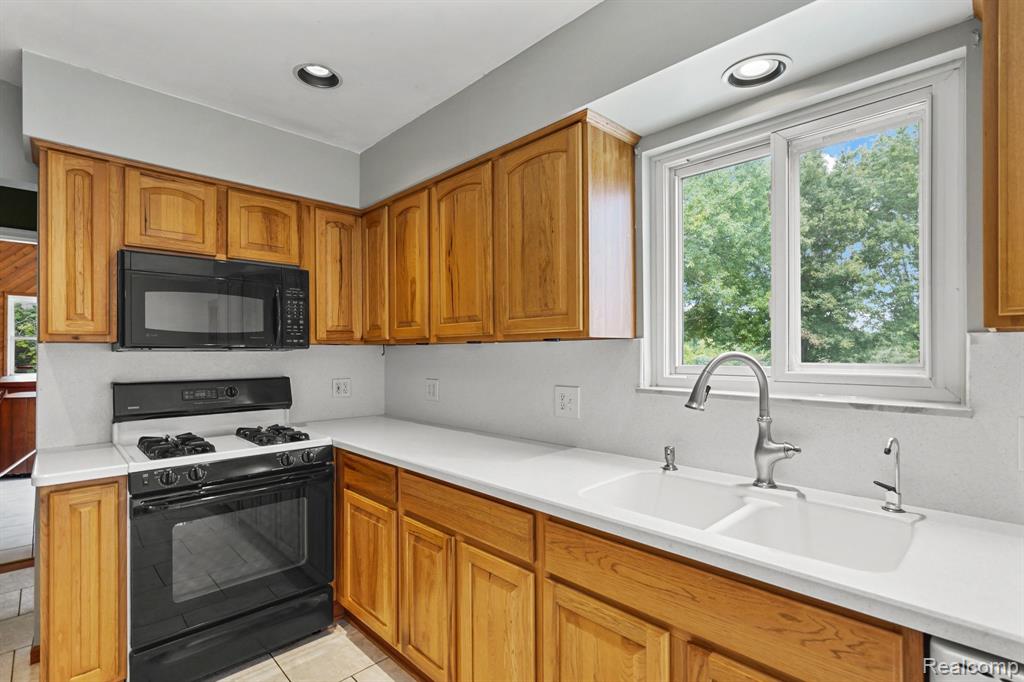 9360 Reid Road Swartz Creek, MI 48473 - Photo 12 of 43 Gallery Image 12