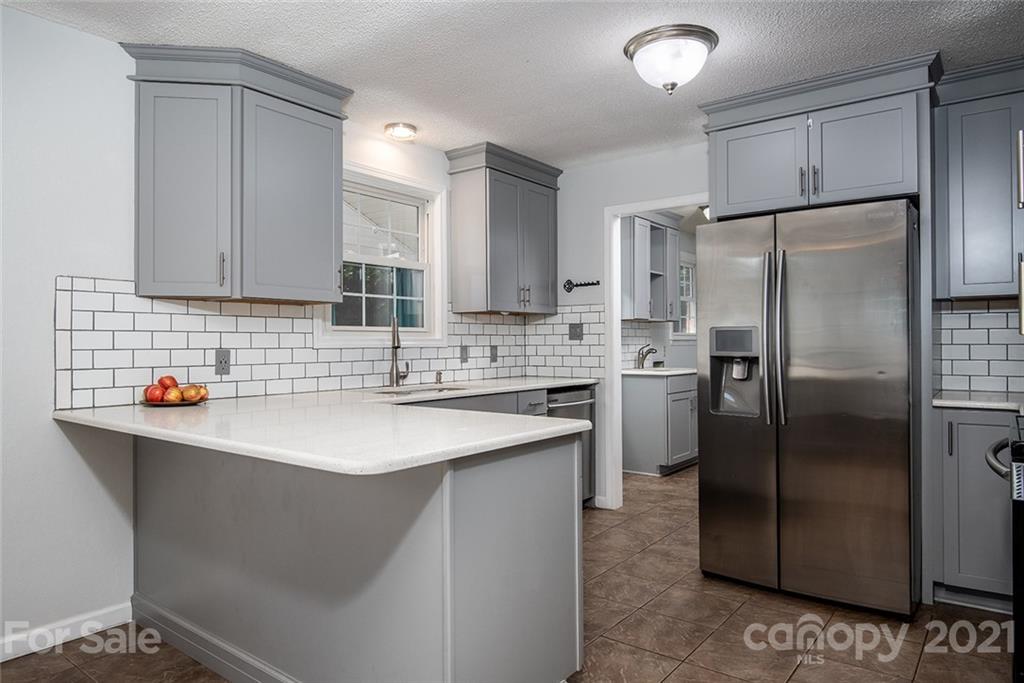 5715 Sandhurst Road Hickory, NC 28602 - Photo 8 of 29 Gallery Image 8