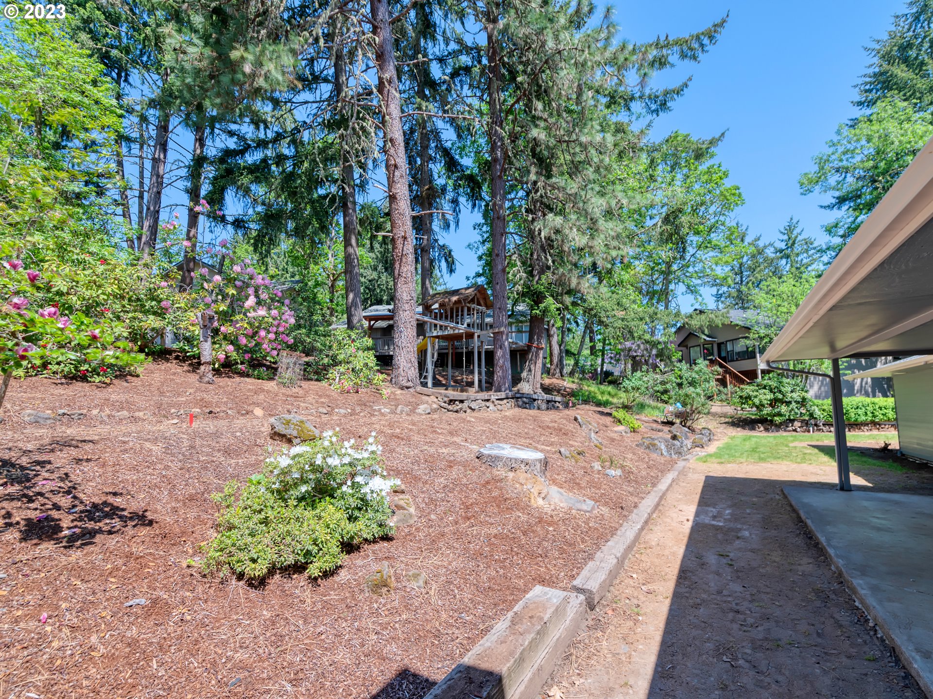 5080 Fox Hollow Road Eugene, OR 97405 - Photo 6 of 39 Living Room