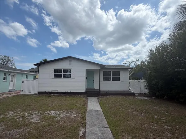 $2,299 | 3938 2nd Avenue North, St. Petersburg, FL 33713