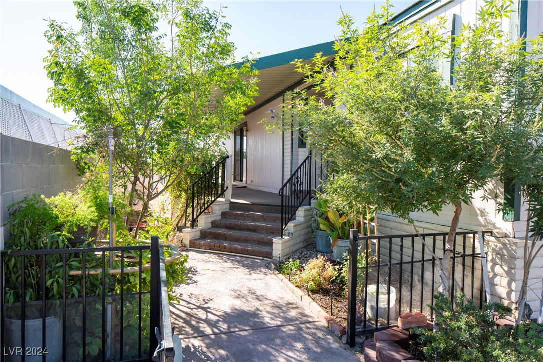 5467 Petaca Road Las Vegas, NV 89122 - Photo 2 of 41