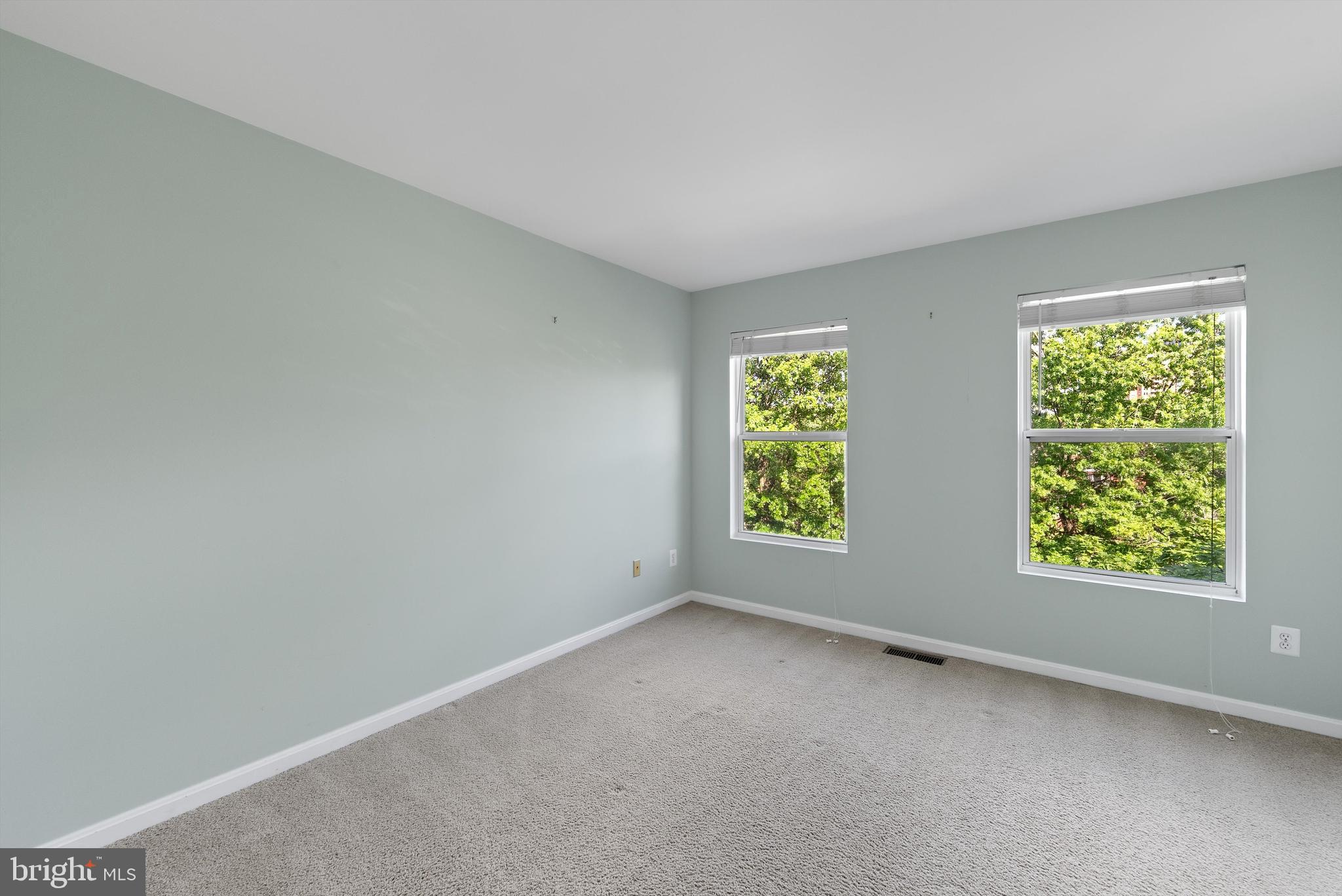 12081 Edgemere Circle Reston, VA 20190 - Photo 24 of 36 an empty room with windows