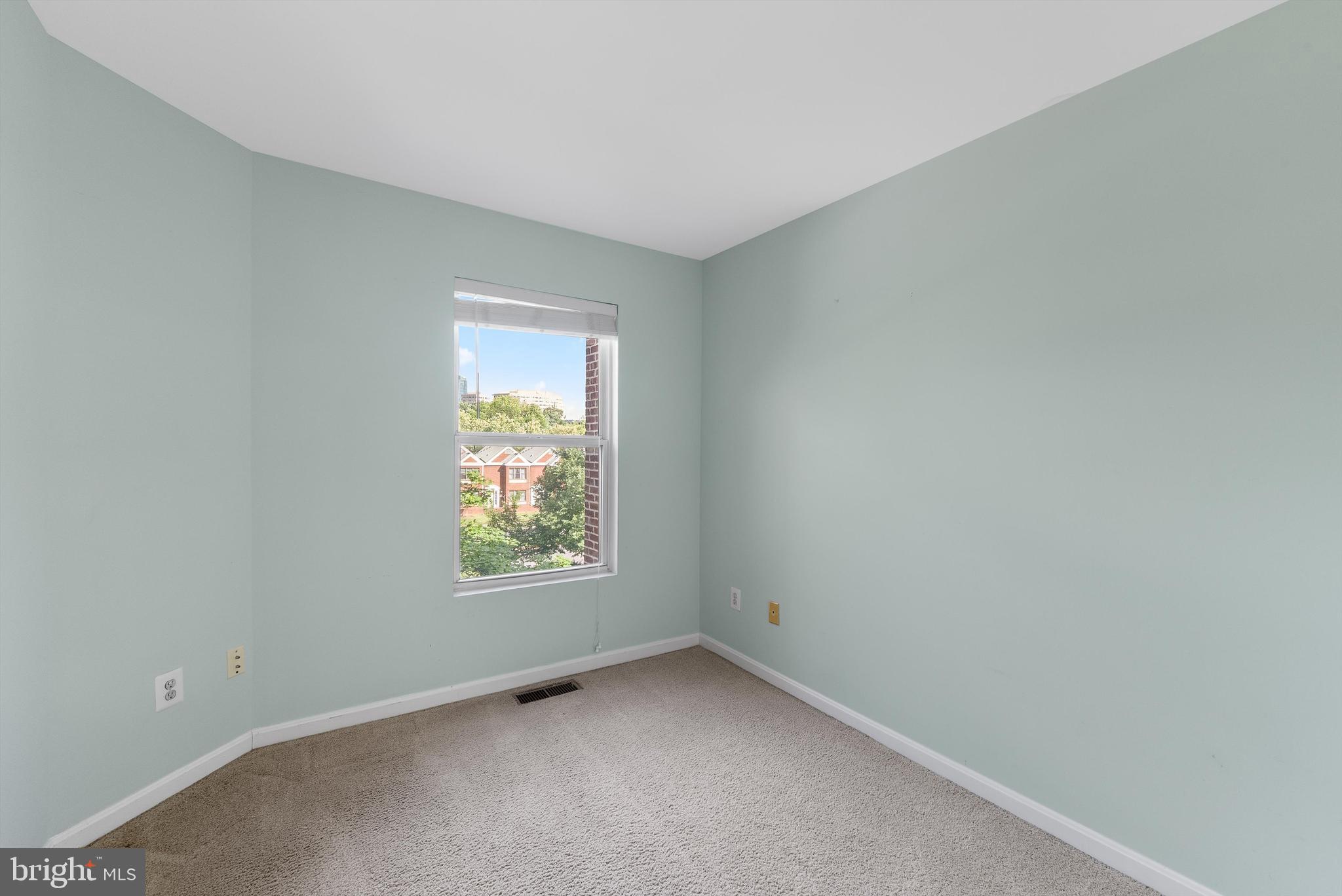12081 Edgemere Circle Reston, VA 20190 - Photo 25 of 36 an empty room with a window