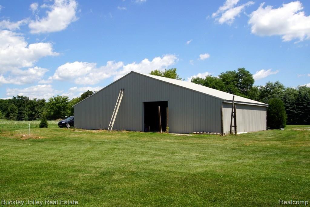 9385 Spencer Road South Lyon, MI 48178 - Photo 26 of 28 Great Storage Barn
