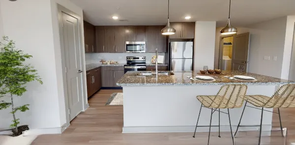 $2,635 | 690 East Algonquin Road, Unit 3211, Schaumburg, IL 60173