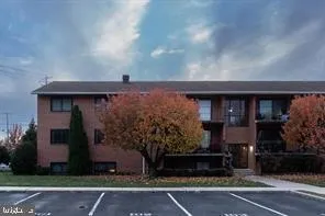 $160,000 | 1631 Edgewood Place, Unit 104, Hagerstown, MD 21740